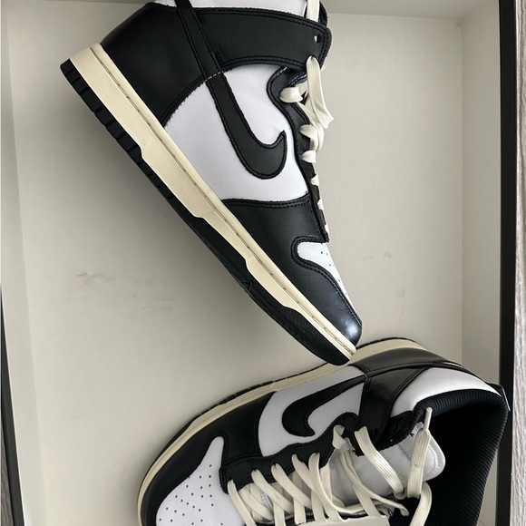Women’s Dunks Nike High Top - Picture 3 of 6